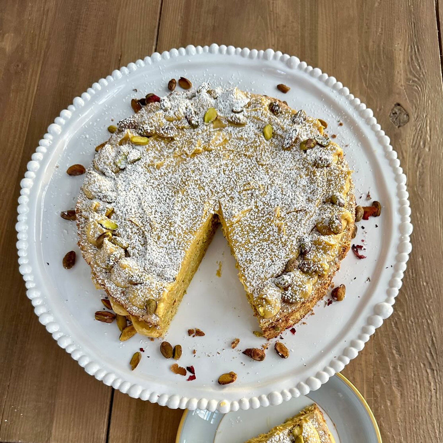 beatriz-ball-vida-alegria-pedestal-cake-plate-white