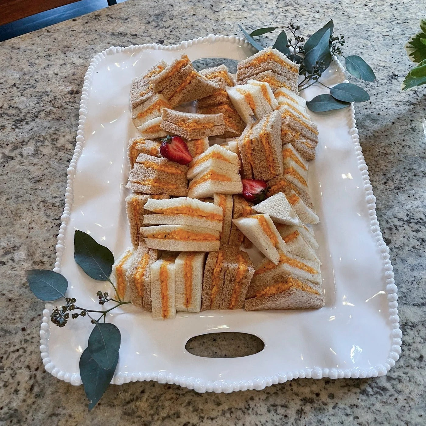 beatriz-ball-vida-alegria-rectangular-tray-with-handles-white