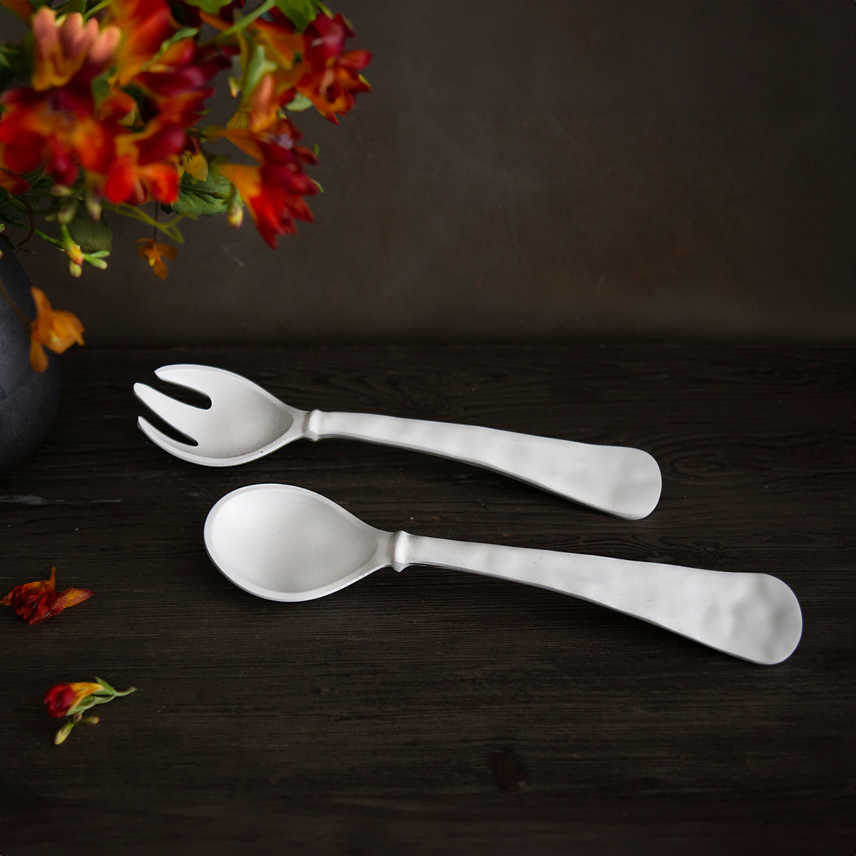 beatriz-ball-vida-nube-large-salad-servers-white