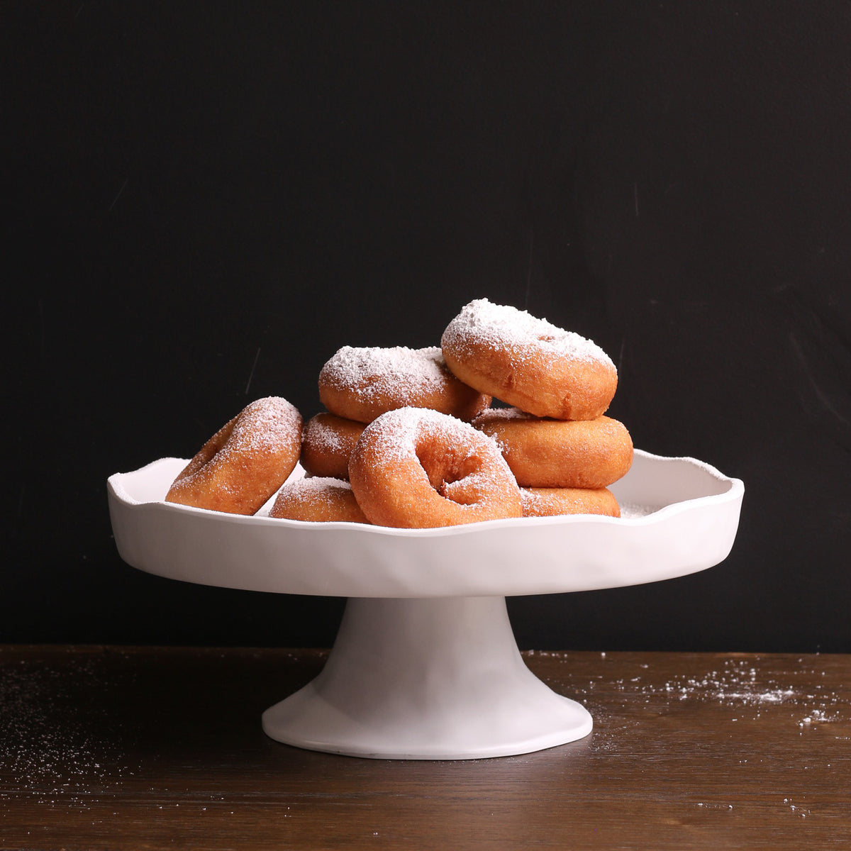 beatriz-ball-vida-nube-round-pedestal-cake-plate-white