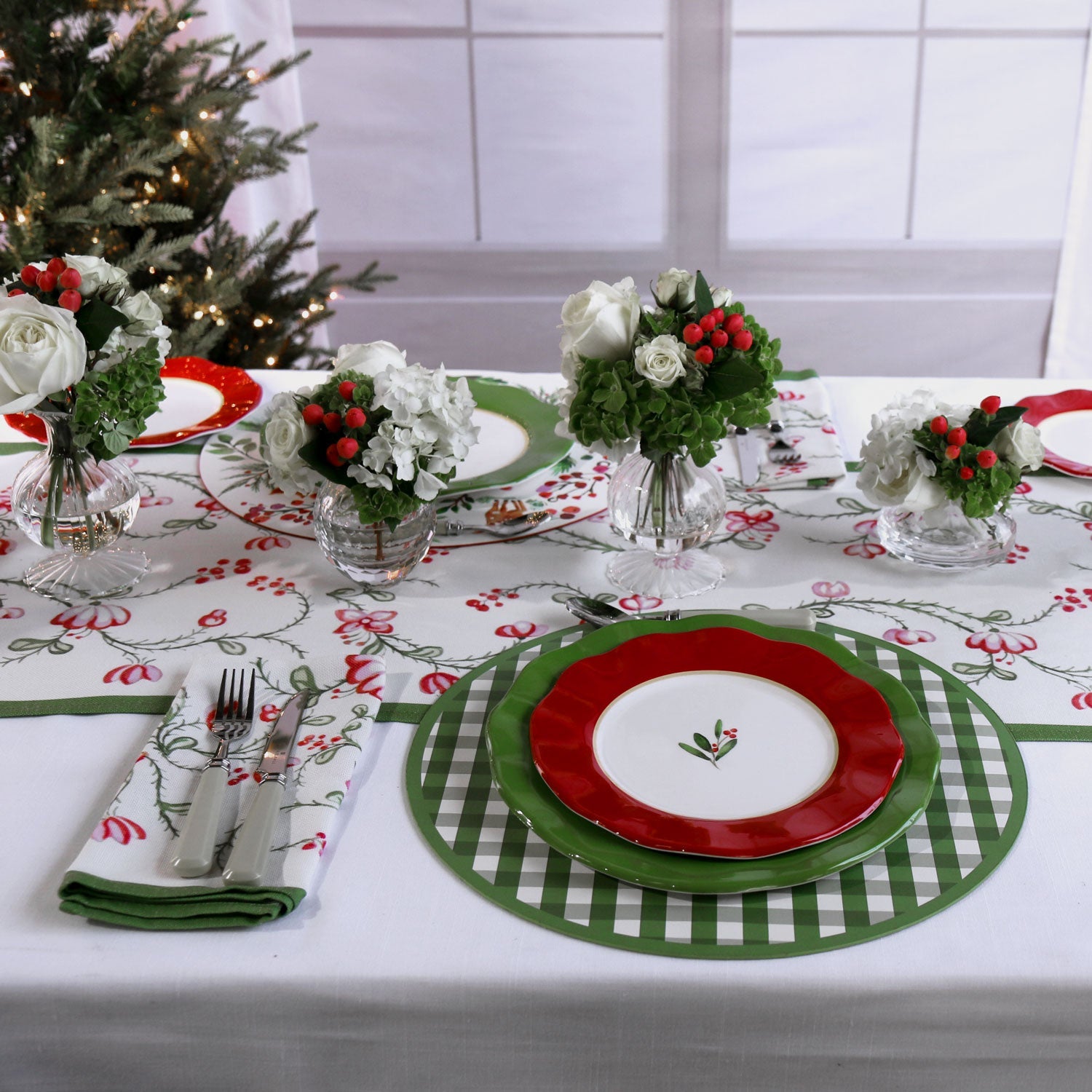 beatriz-ball-linen-norelle-runner-108-x-18-green-and-red-floral