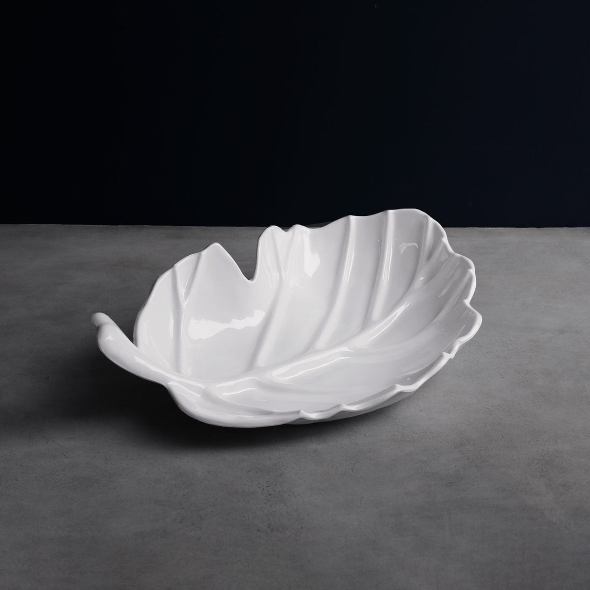 beatriz-ball-vida-lettuce-large-leaf-platter-white