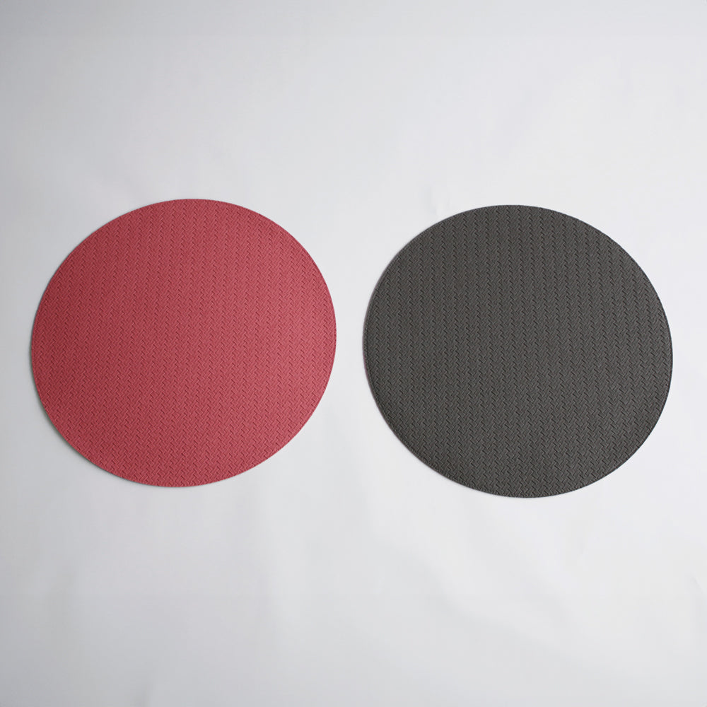 beatriz-ball-vida-snakeskin-reversible-15-round-placemats-set-of-4-salmon-and-charcoal