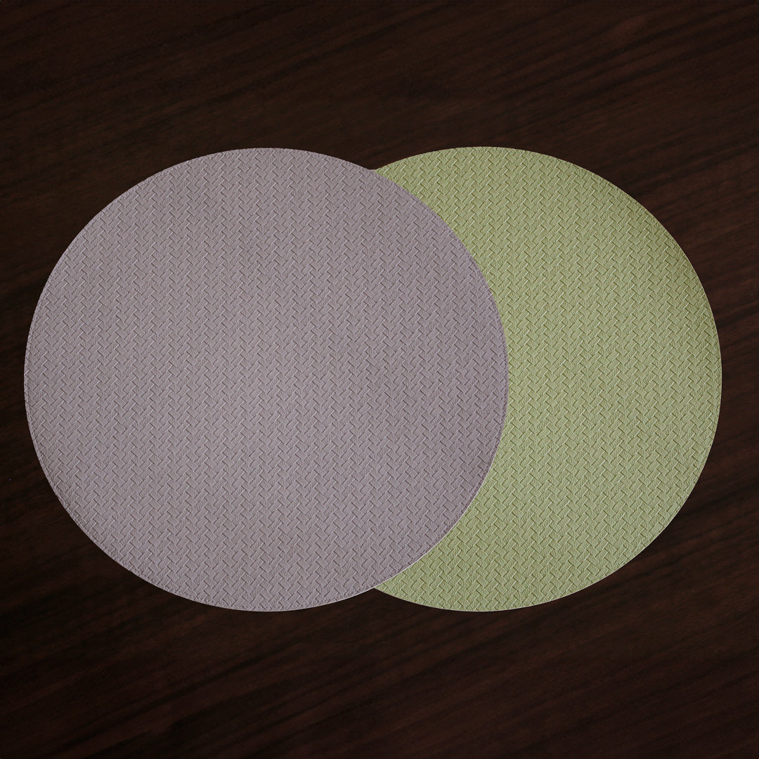 beatriz-ball-vida-snakeskin-reversible-15-round-placemats-set-of-4-pale-green-and-taupe