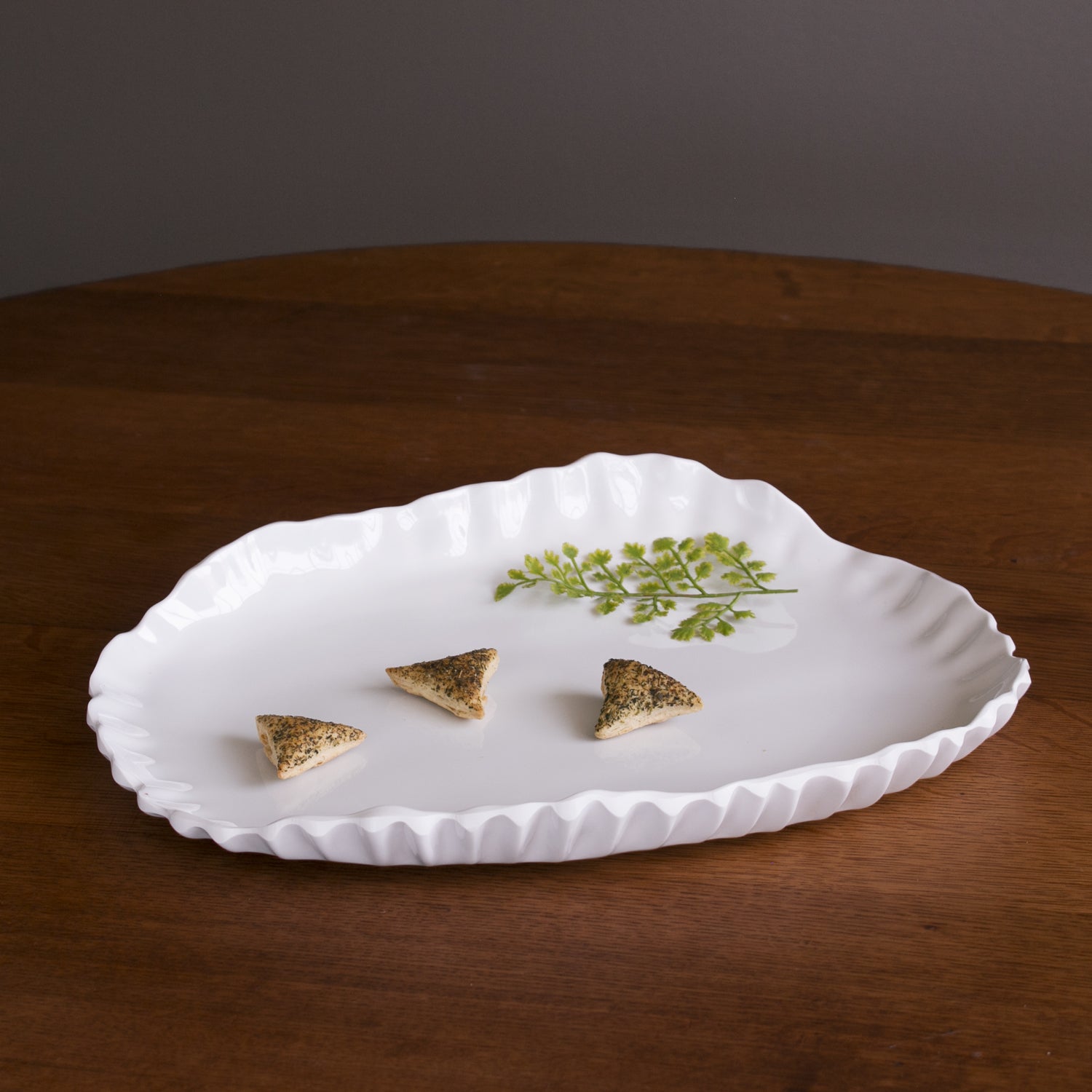 beatriz-ball-vida-bloom-pinched-large-oval-platter-white