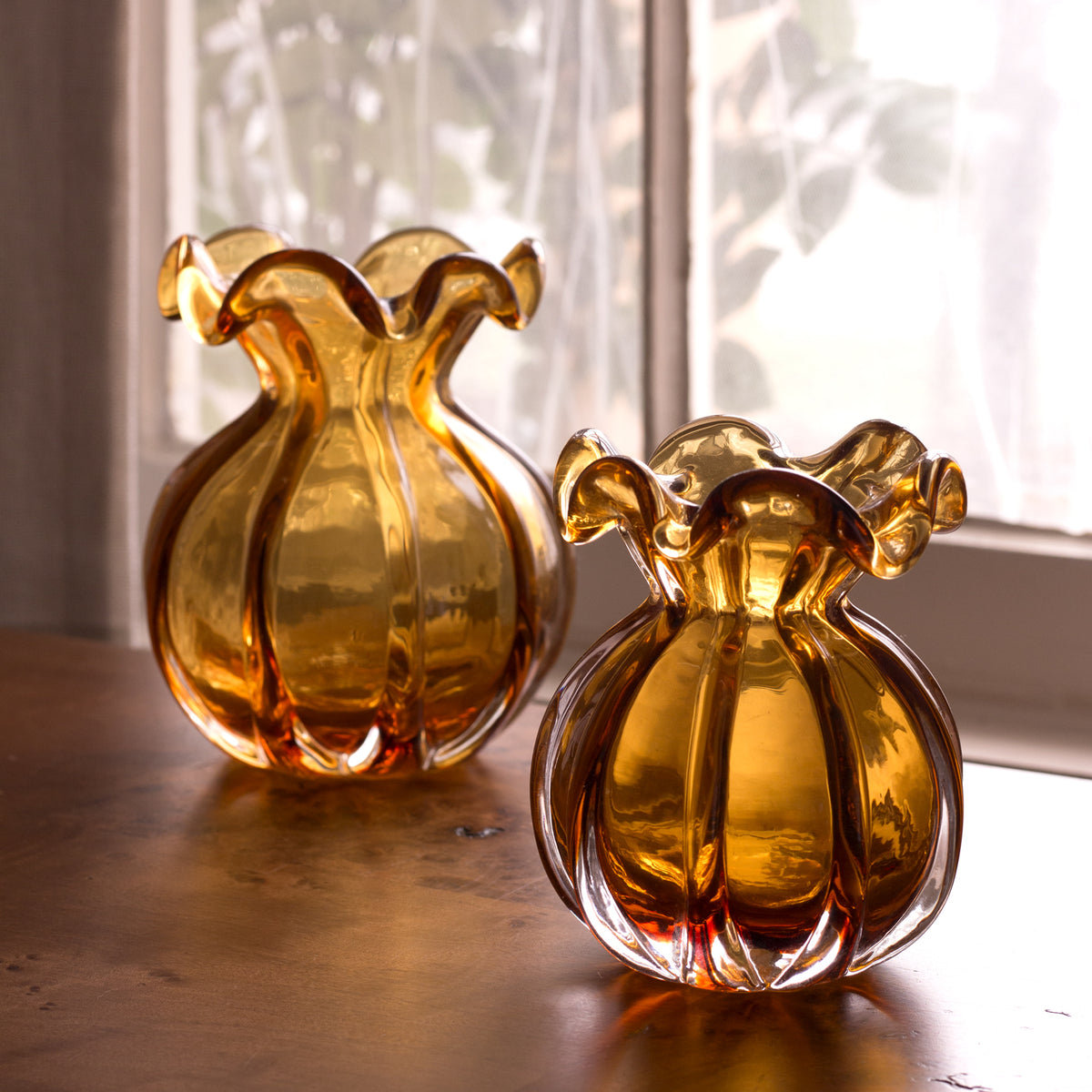 beatriz-ball-glass-vento-medium-round-bud-vase-amber