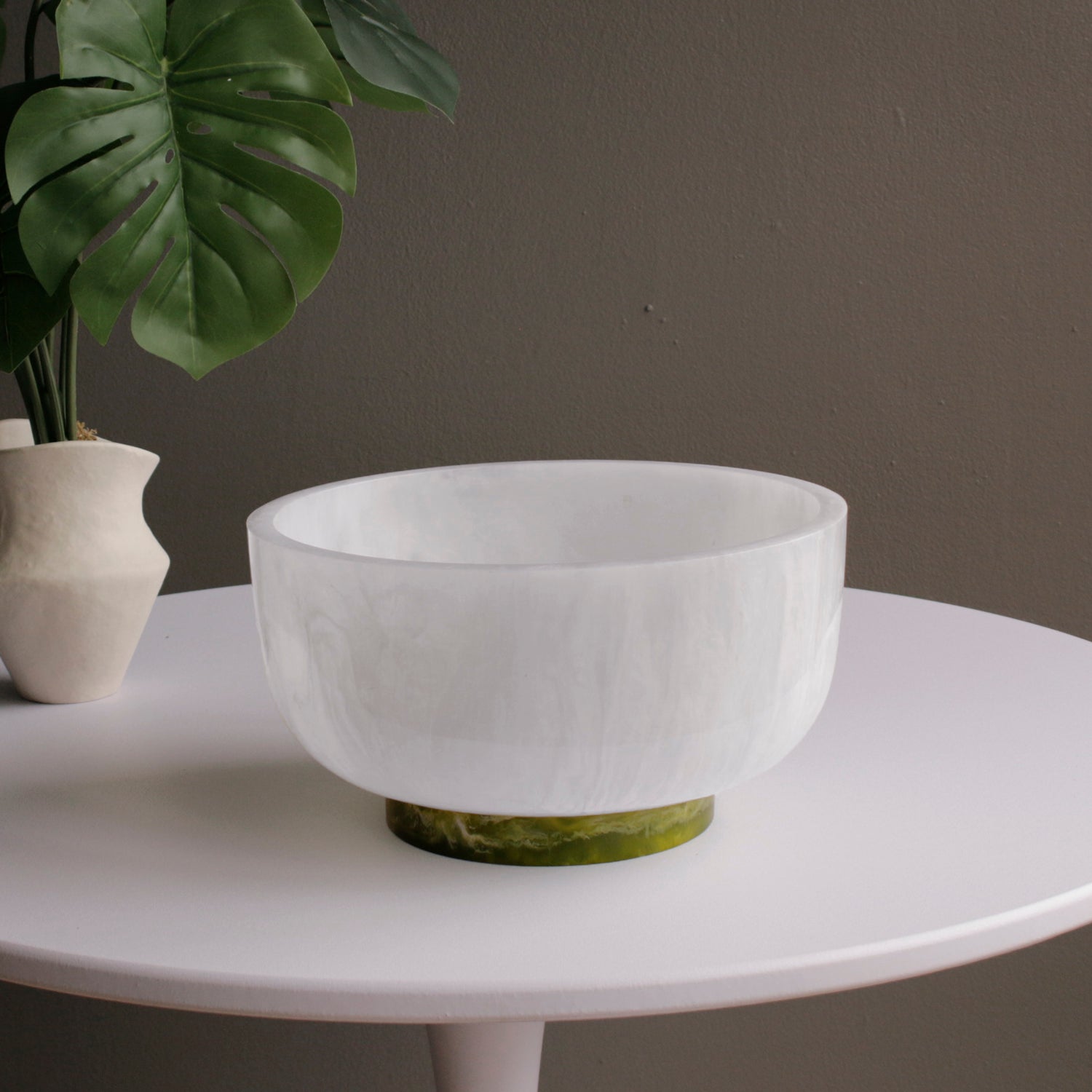 beatriz-ball-resin-rio-large-bowl-with-base-white-and-green