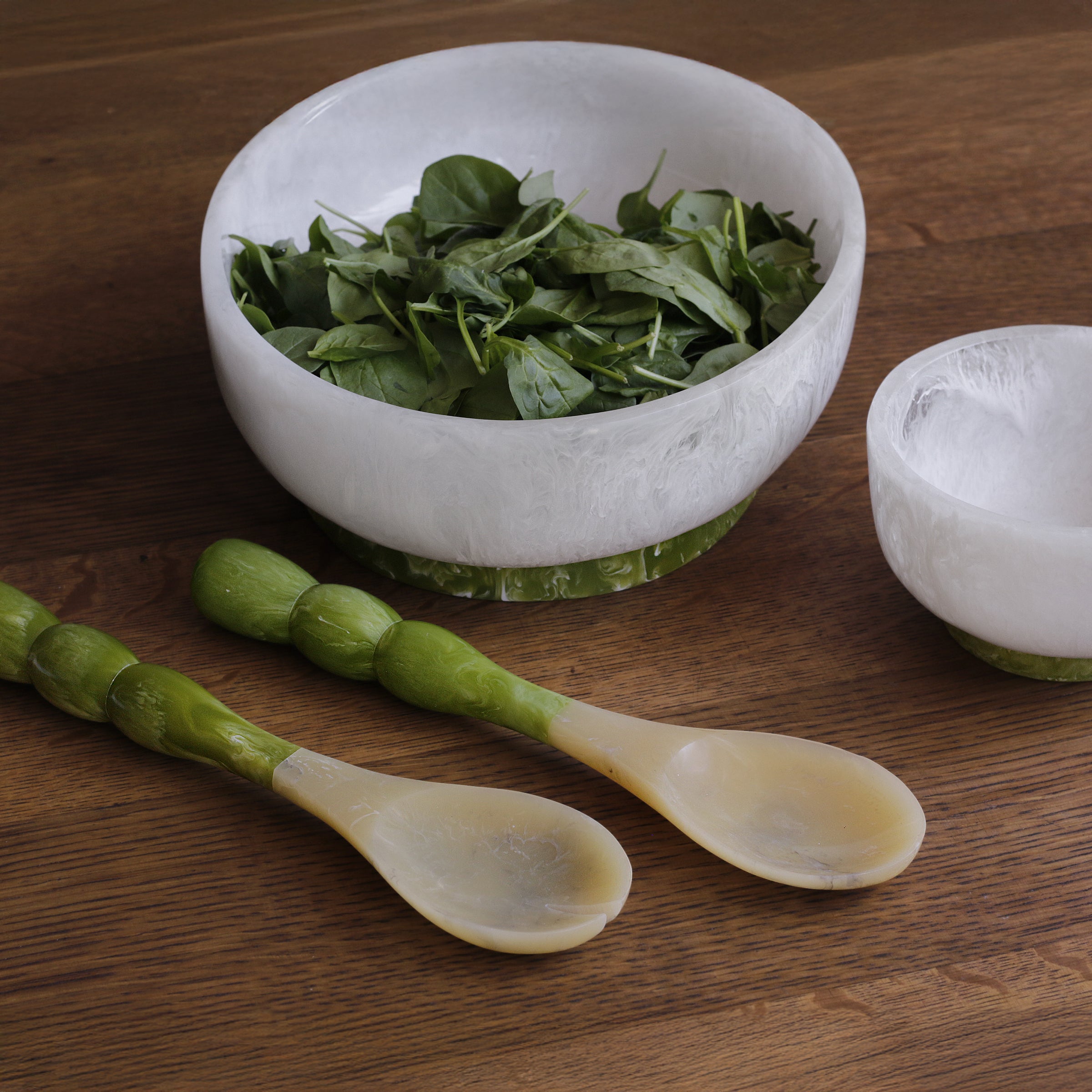 beatriz-ball-resin-rio-small-bowl-with-base-white-and-green