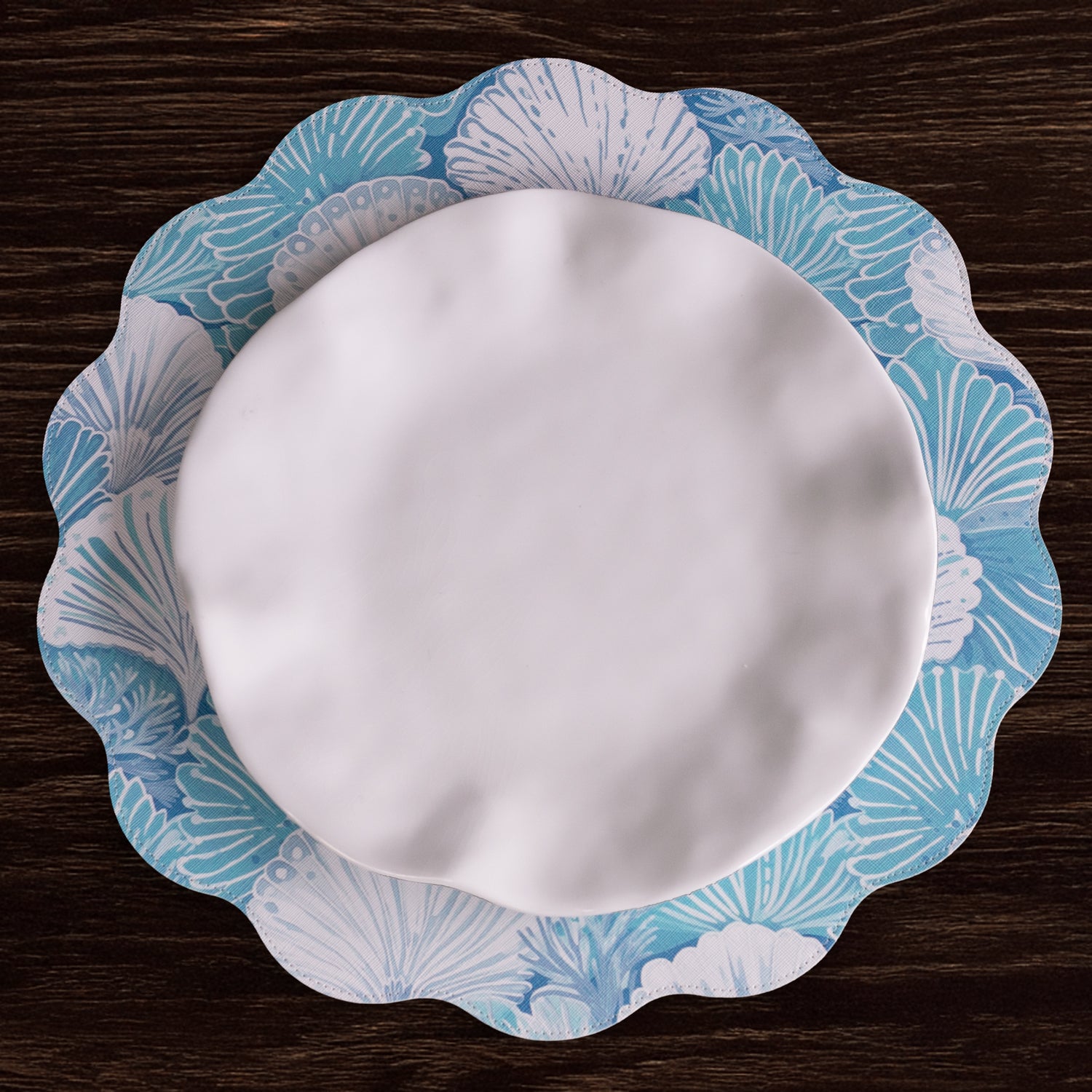 beatriz-ball-vida-shells-and-scallops-reversible-round-placemats-set-of-4-blue-and-white