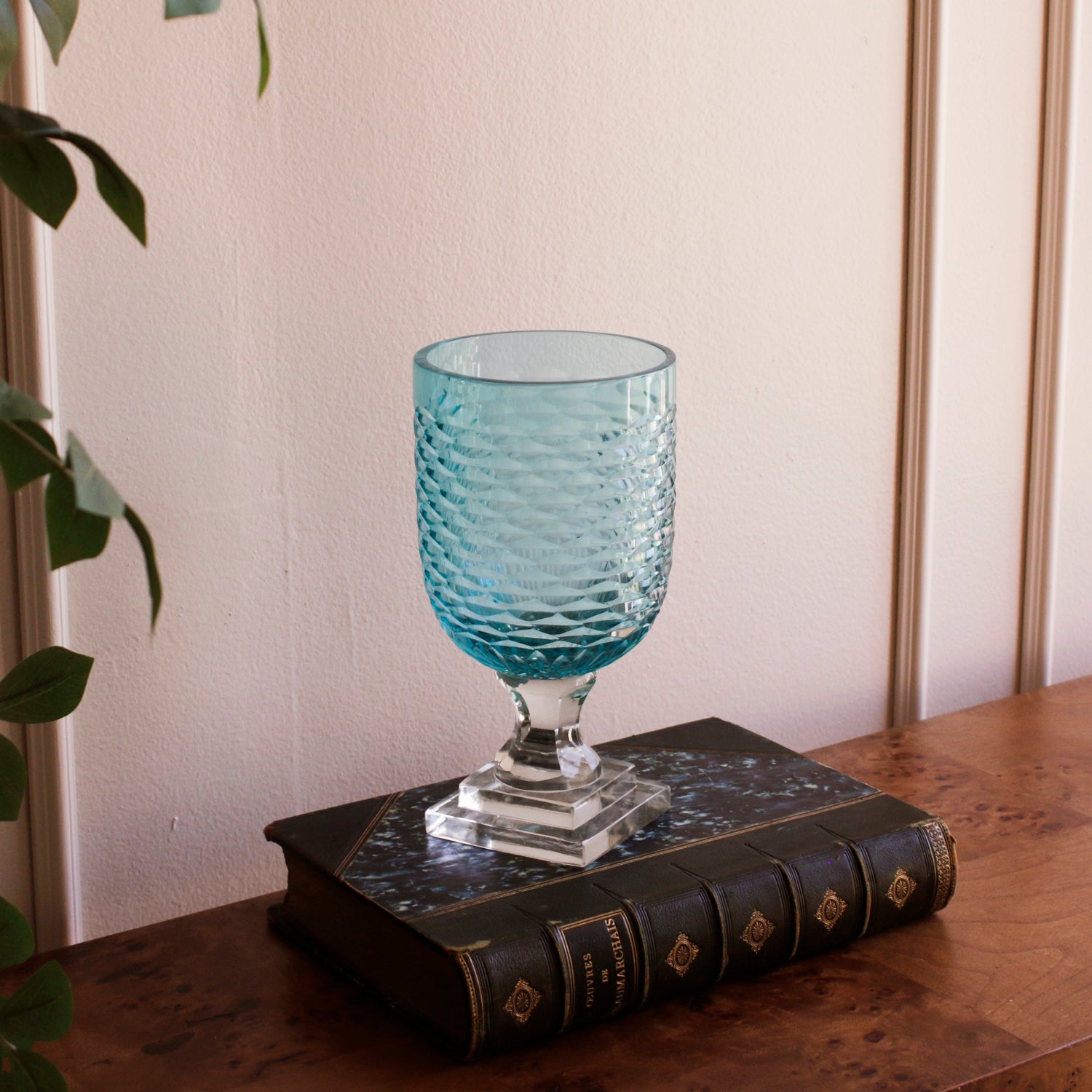 glass-eclat-small-hurricane-pale-blue-clear