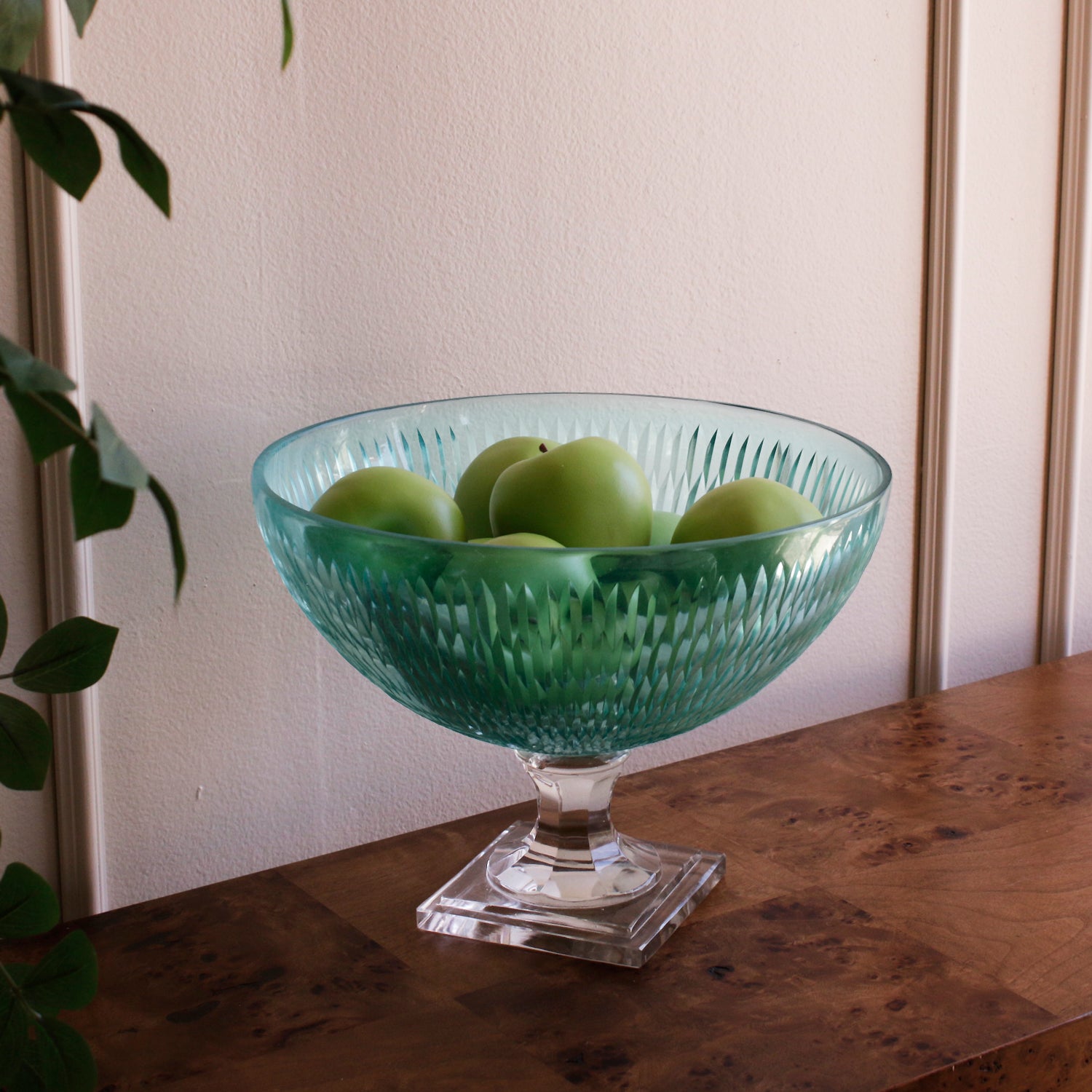 glass-eclat-centerpiece-pale-blue-clear