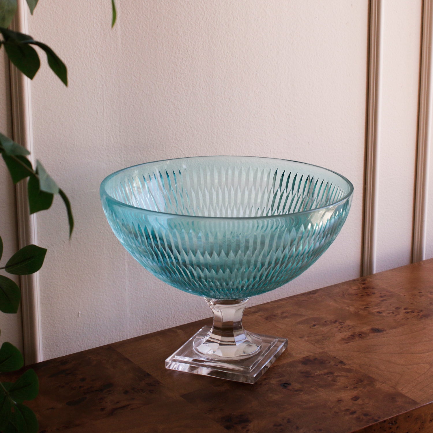 glass-eclat-centerpiece-pale-blue-clear