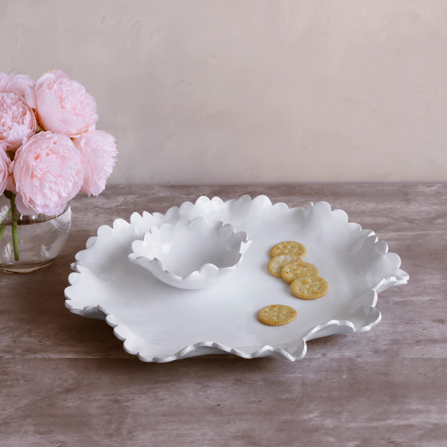vida-colette-round-platter-with-mini-dip-bowl-white