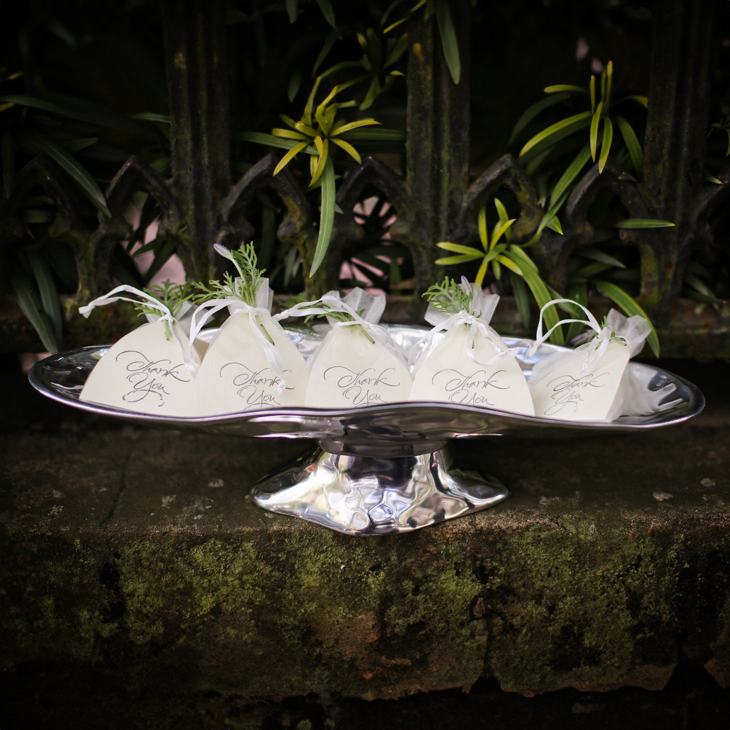 beatriz-ball-pedestal-soho-small-oval-cracker-tray