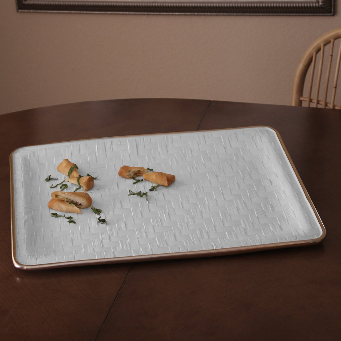 beatriz-ball-thanni-bahamas-extra-large-tray-white-and-gold