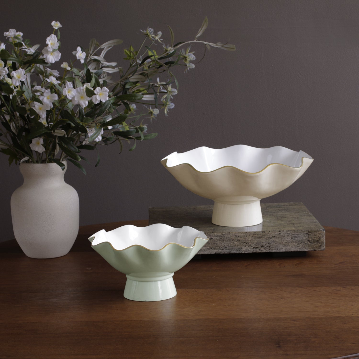 beatriz-ball-encanto-carola-large-pedestal-cream-and-white