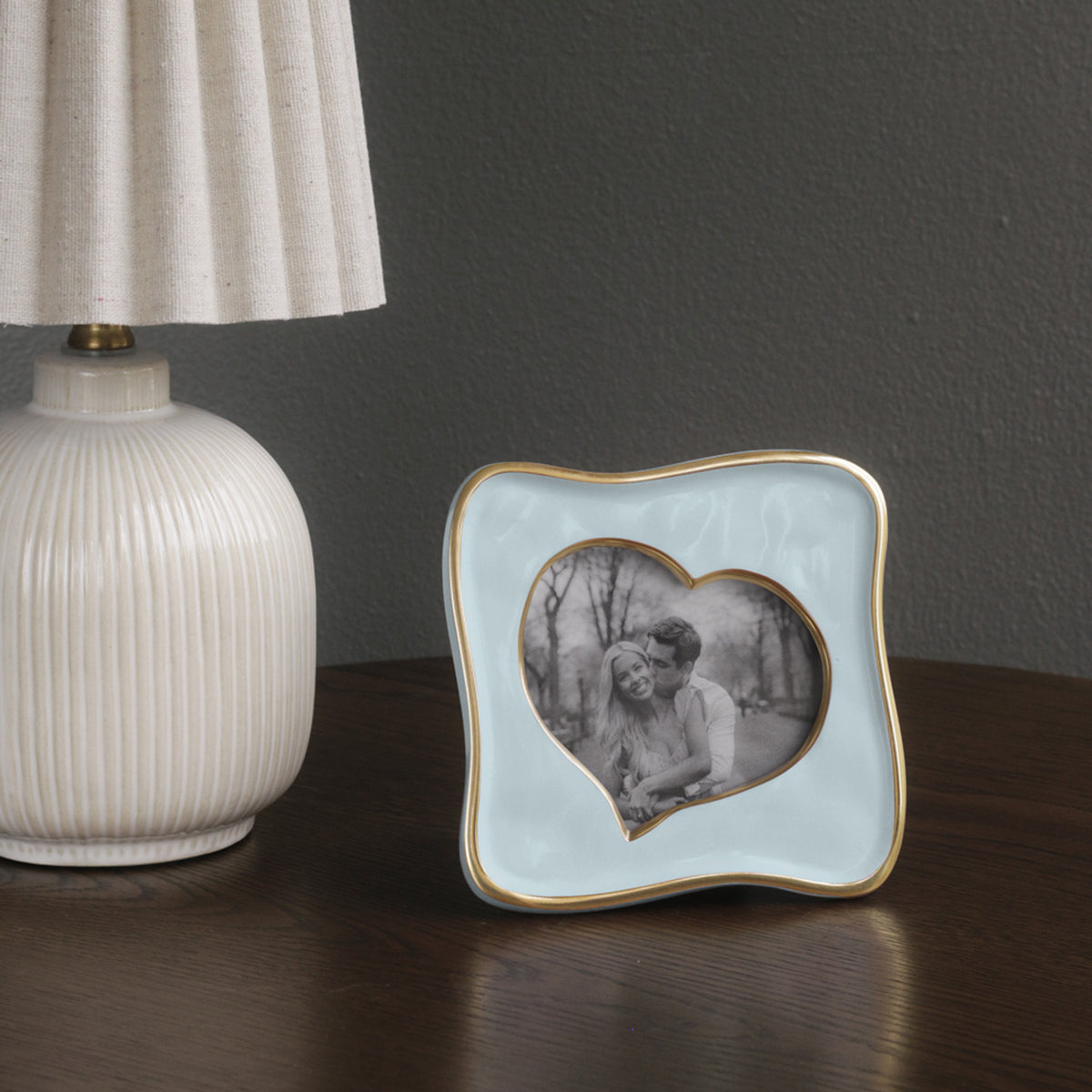 beatriz-ball-frame-encanto-curved-heart-5-x-5-blue