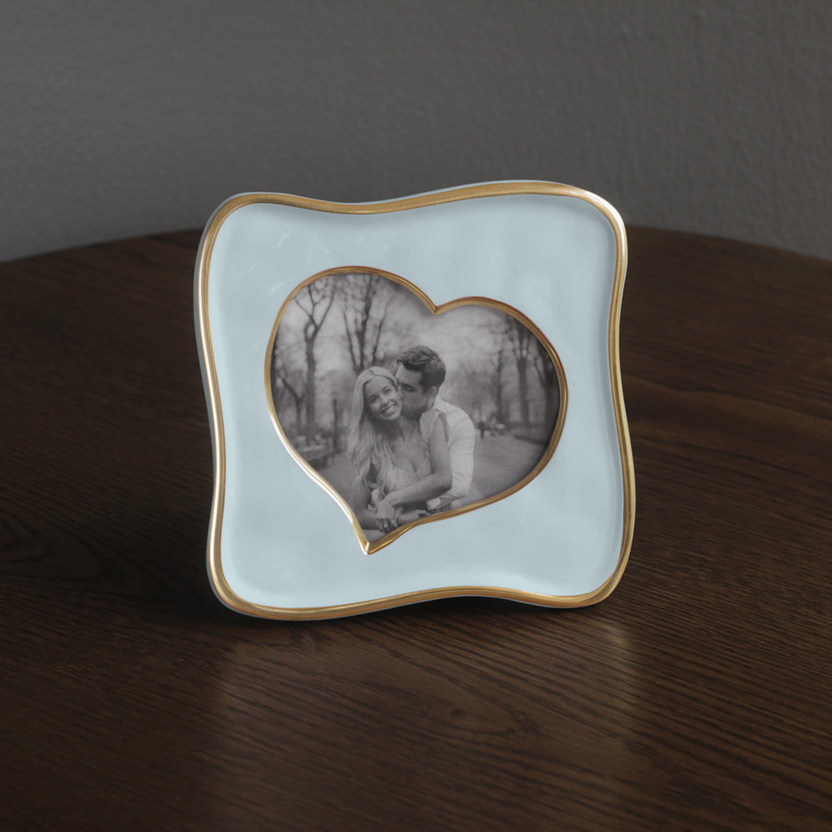 beatriz-ball-frame-encanto-curved-heart-5-x-5-blue