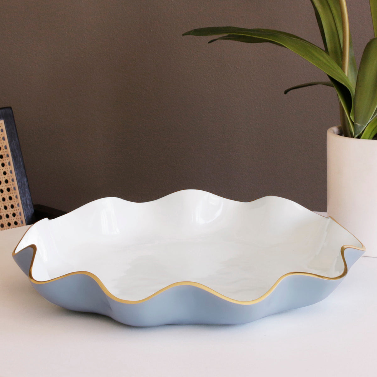 beatriz-ball-encanto-carola-large-round-platter-periwinkle-and-white