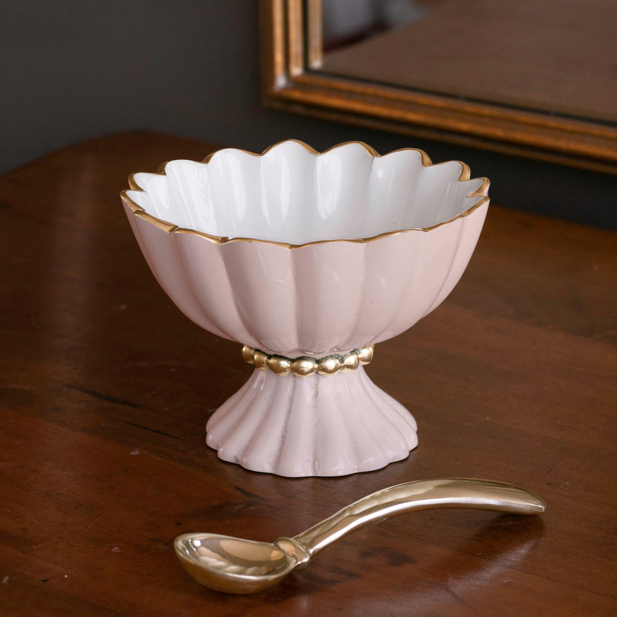 beatriz-ball-encanto-vienna-mini-pedestal-with-spoon-camellia-and-white