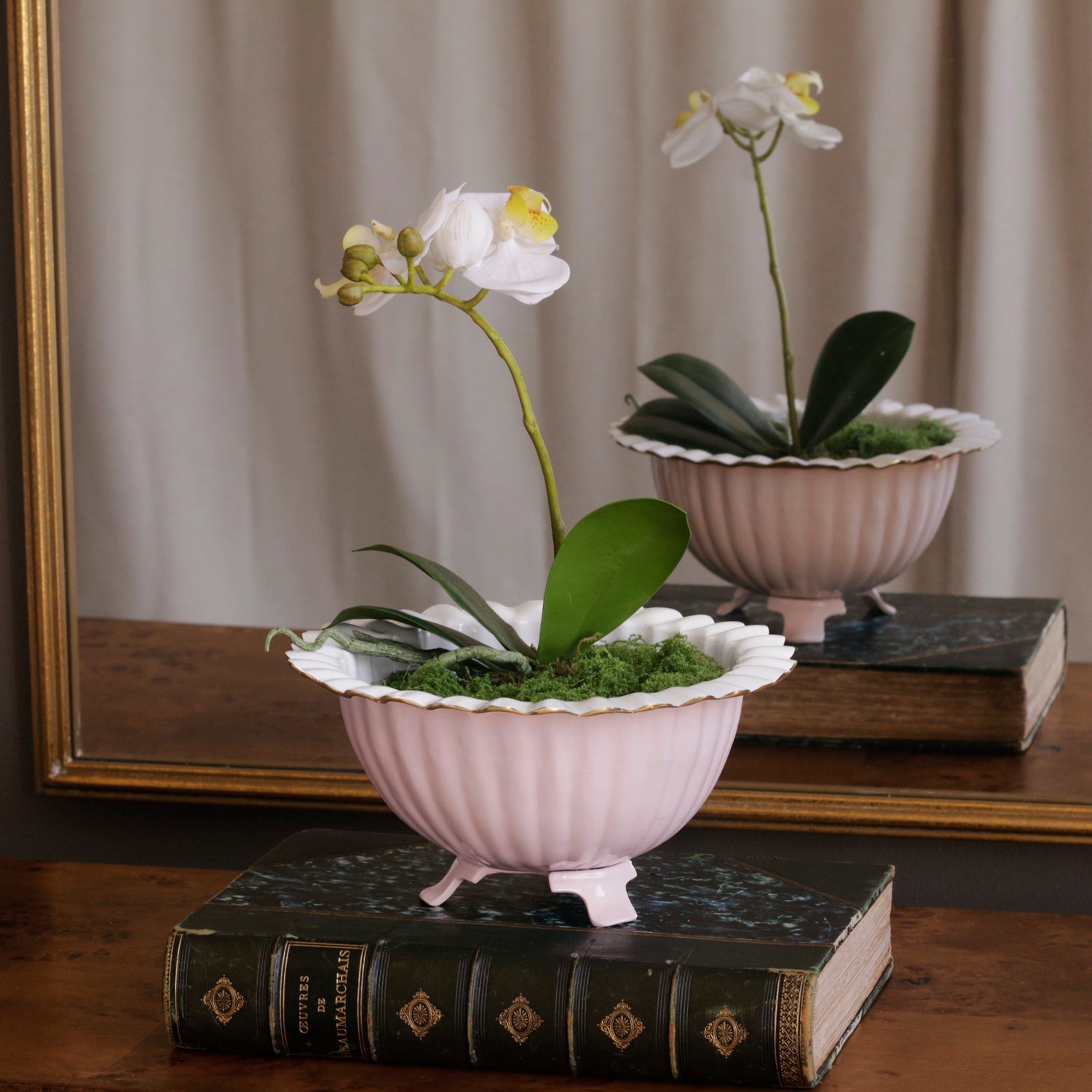 beatriz-ball-encanto-vienna-footed-medium-bowl-camellia-and-white
