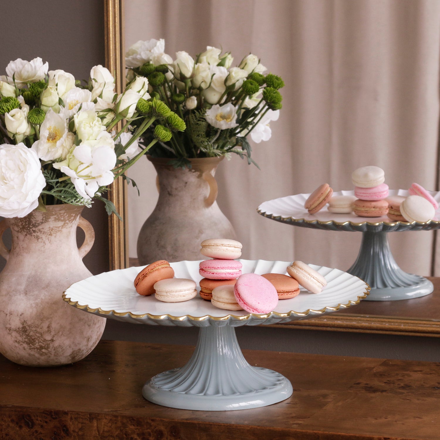 beatriz-ball-encanto-vienna-pedestal-cake-plate-slate-and-white