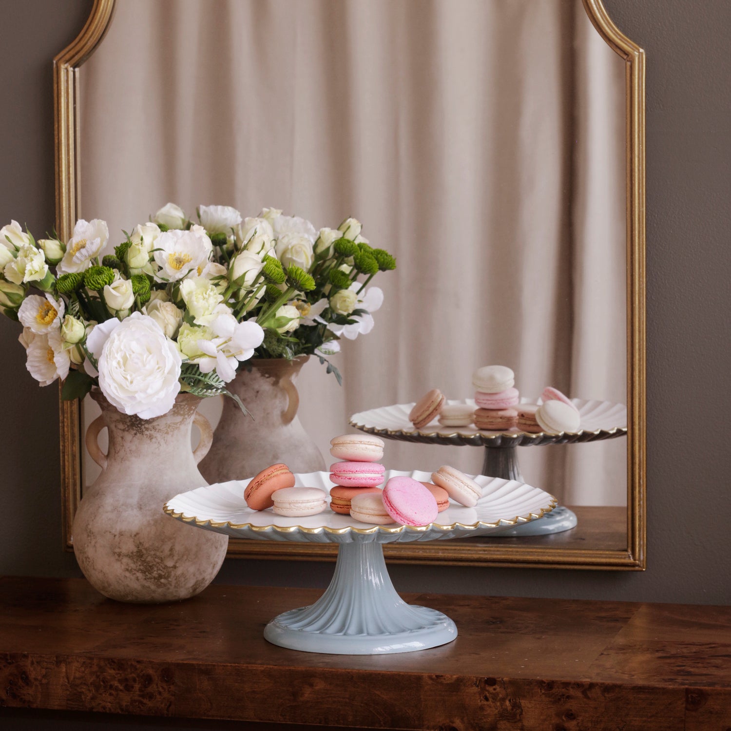 beatriz-ball-encanto-vienna-pedestal-cake-plate-slate-and-white