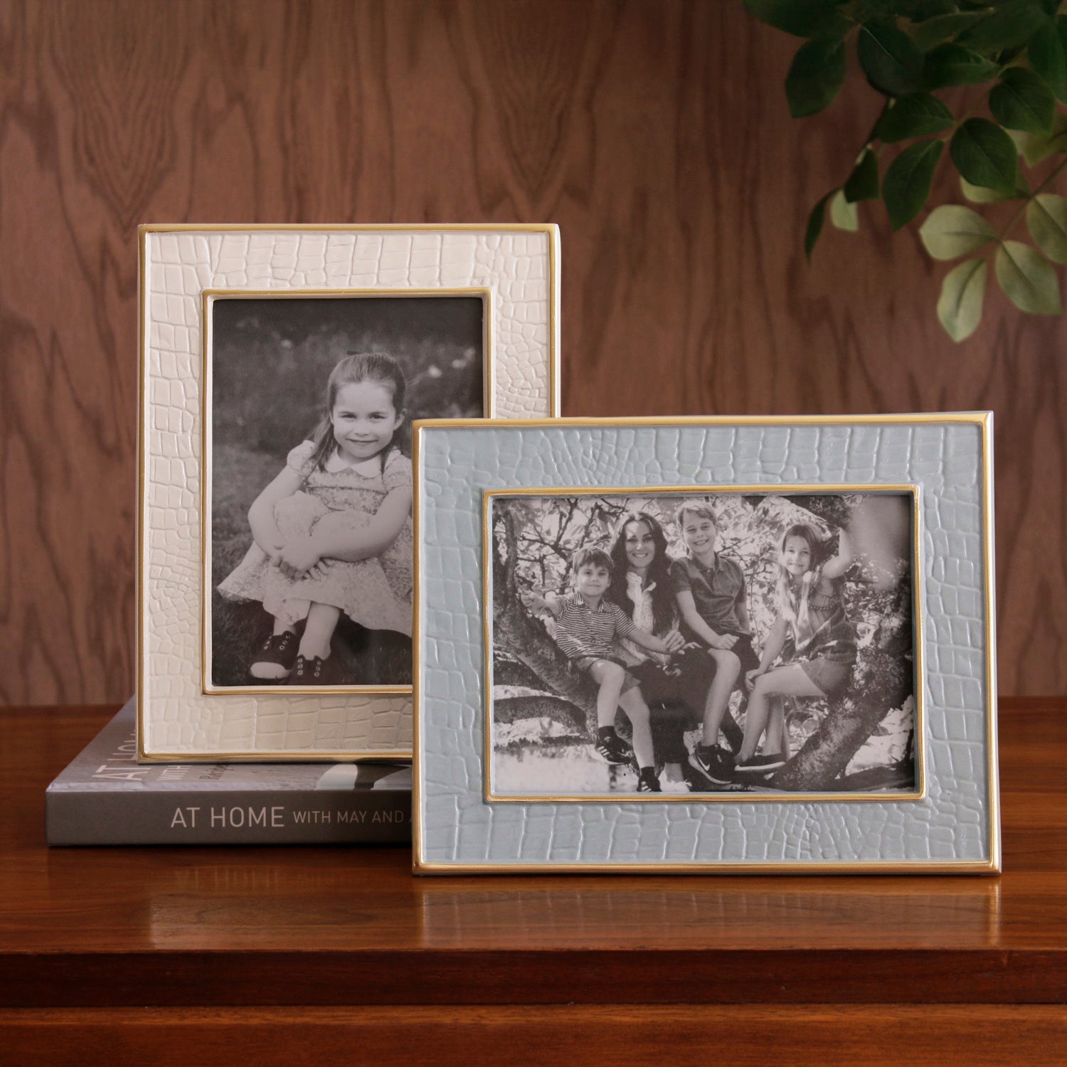 frame-encanto-croc-5-x-7-cream