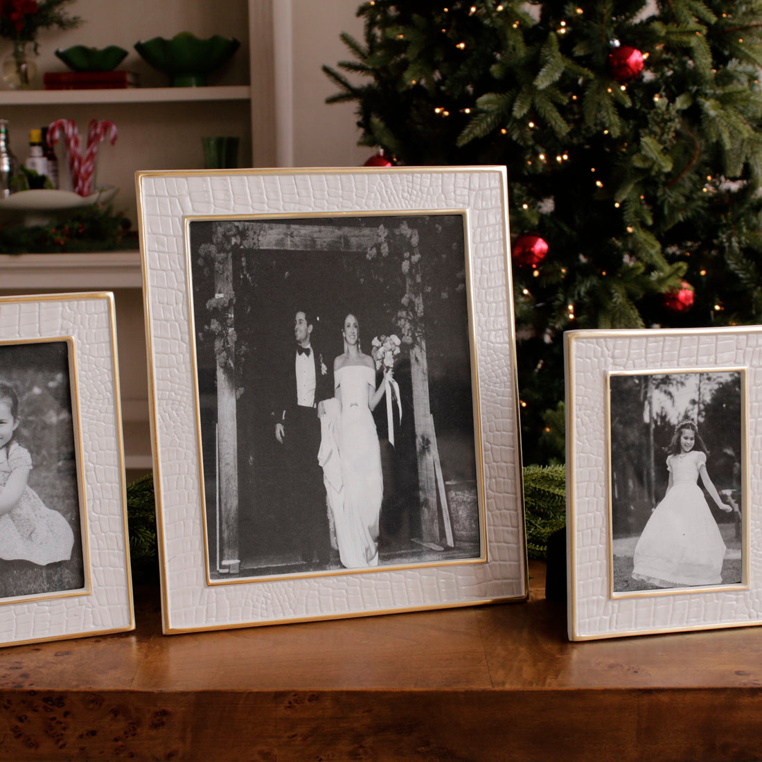 frame-encanto-croc-8-x-10-cream