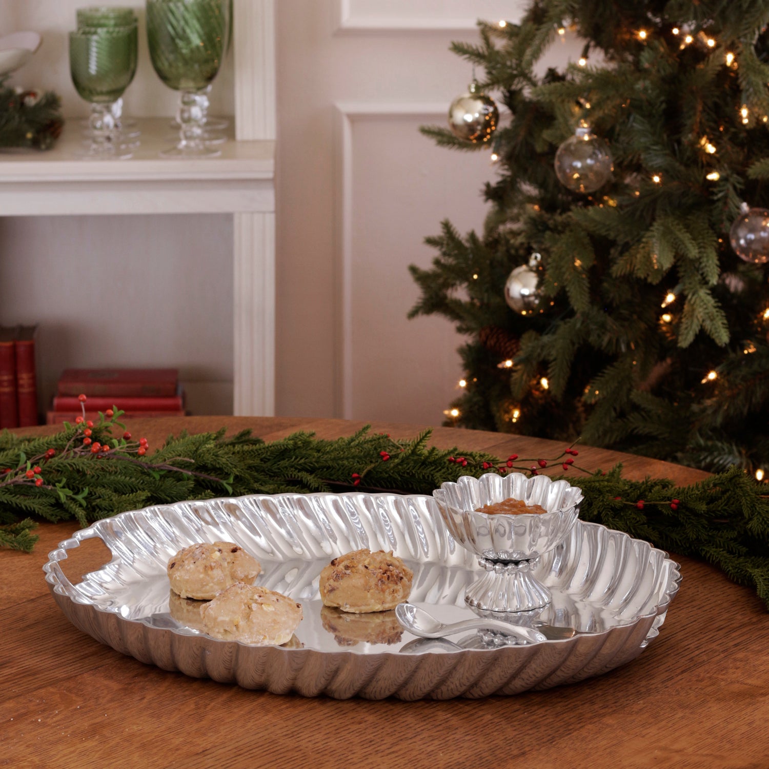 vintage-swirl-oval-tray-with-handles