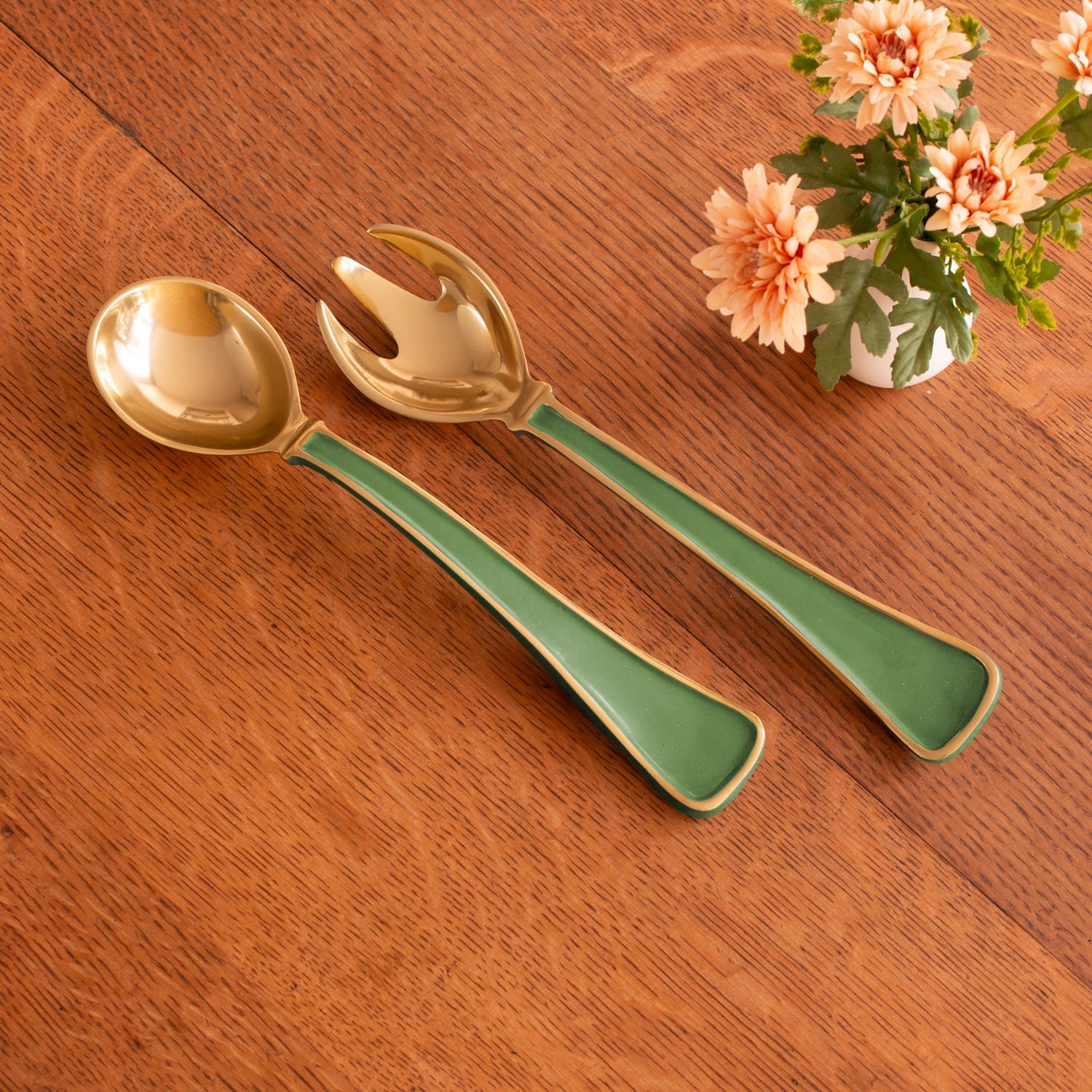 encanto-soho-salad-servers-leaf-green
