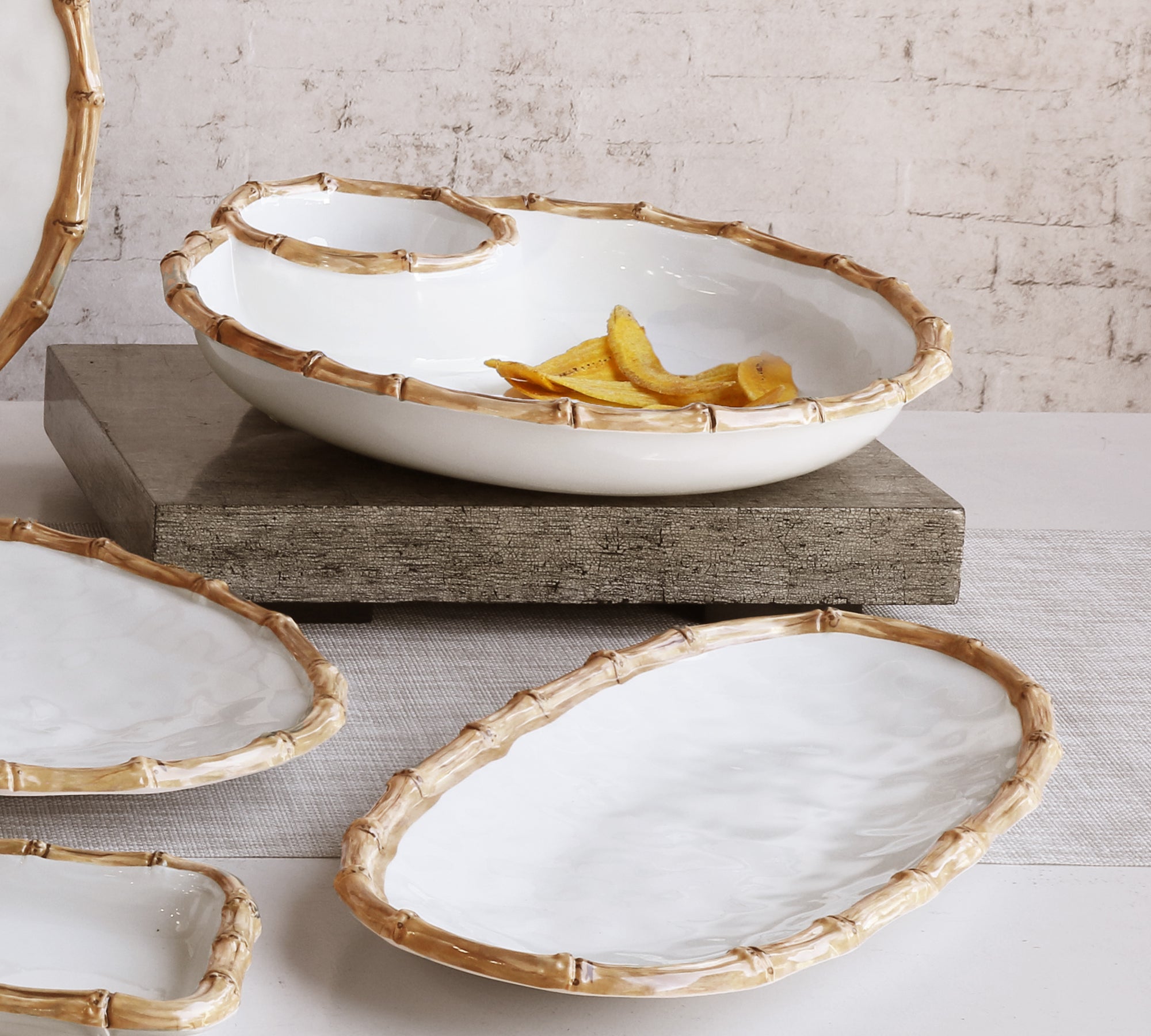 beatriz-ball-vida-bamboo-medium-oval-platter-white-and-natural