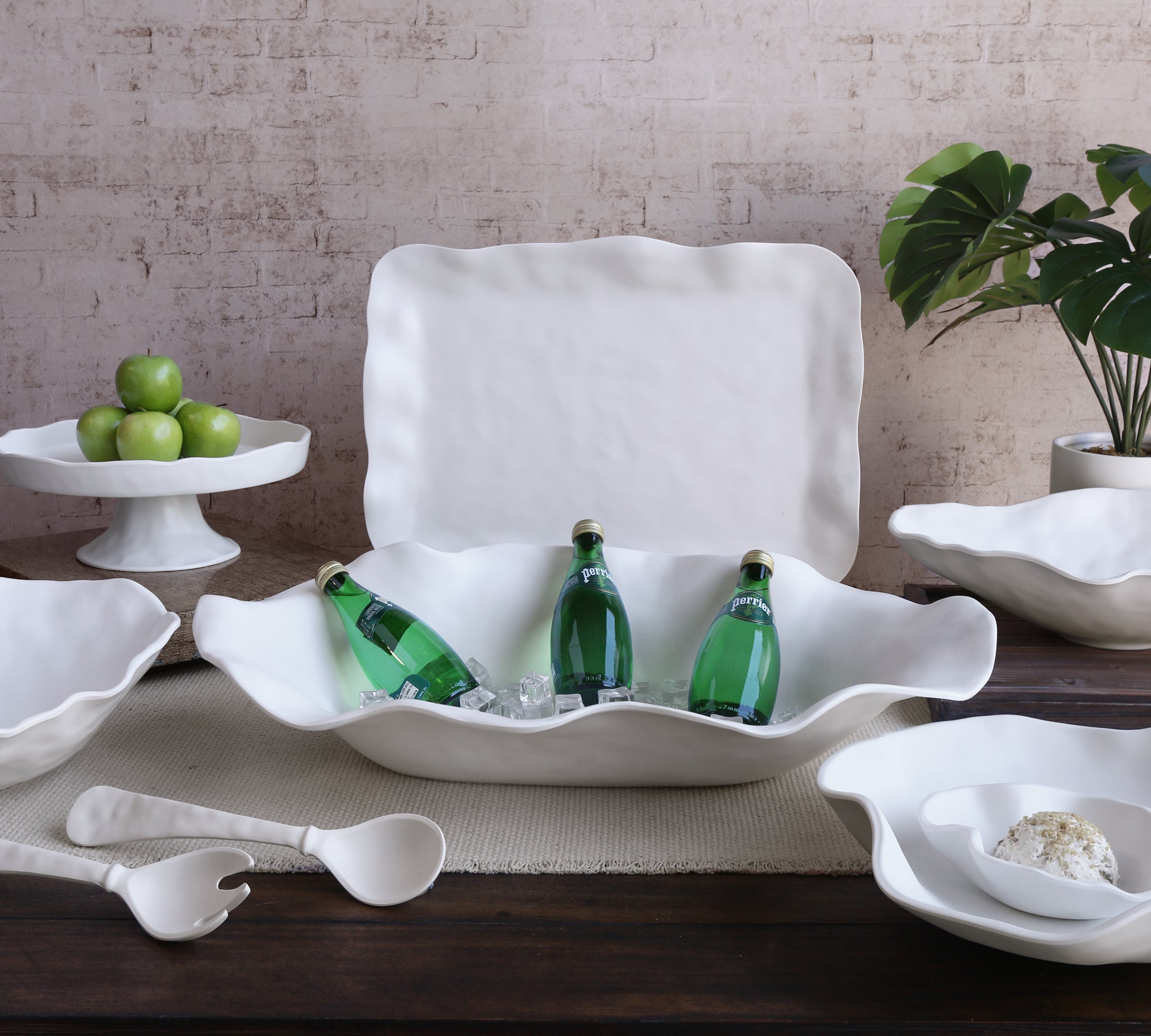 beatriz-ball-vida-nube-round-pedestal-cake-plate-white