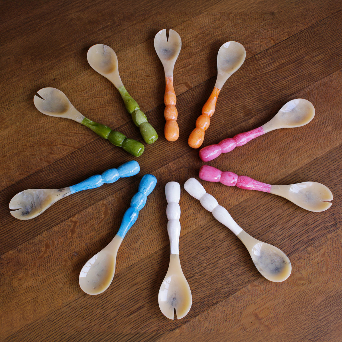 beatriz-ball-resin-rio-bubble-salad-servers-blue