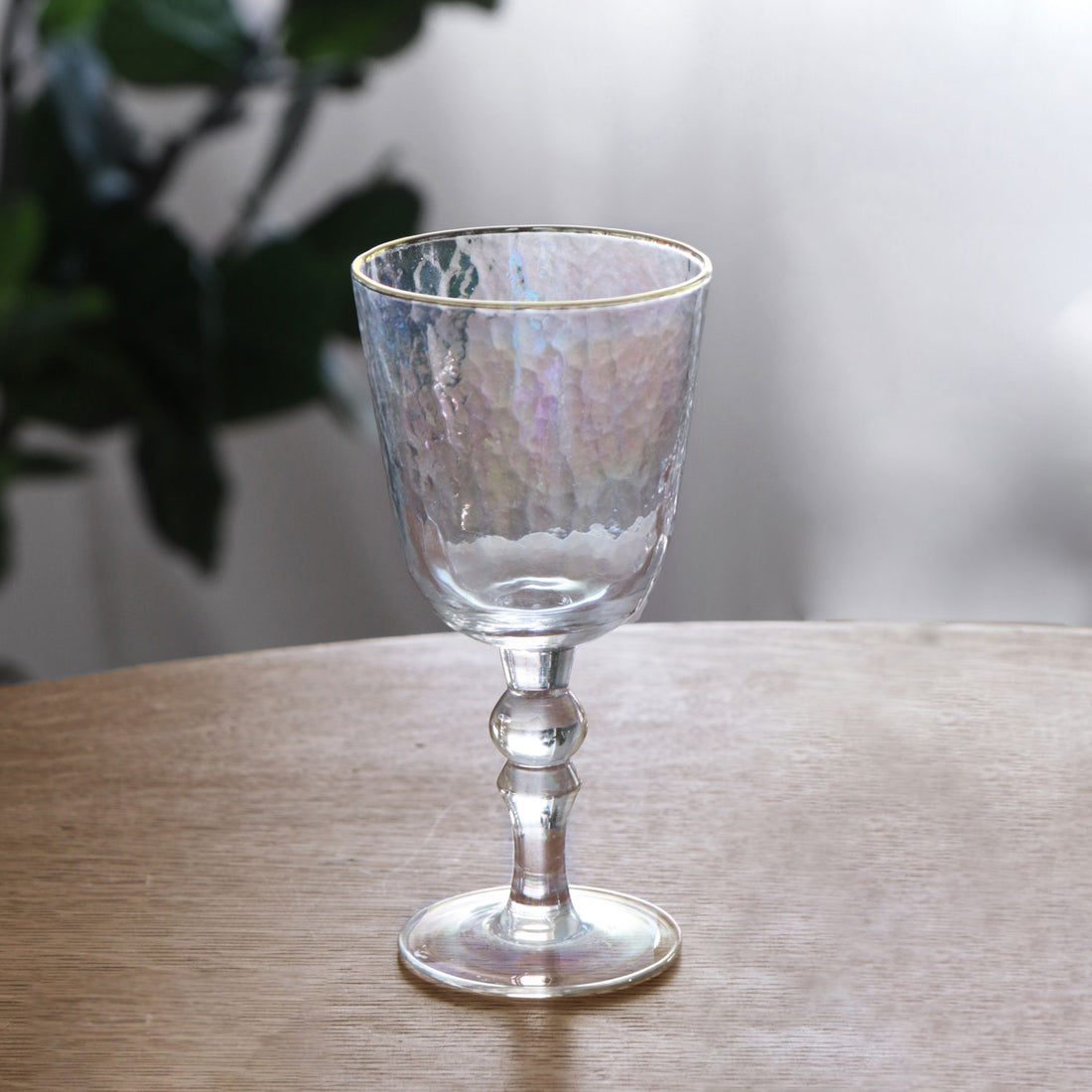 GLASS Mother of Pearl All Purpose Glass with Gold Rim Set of 4 (Clear and Gold)