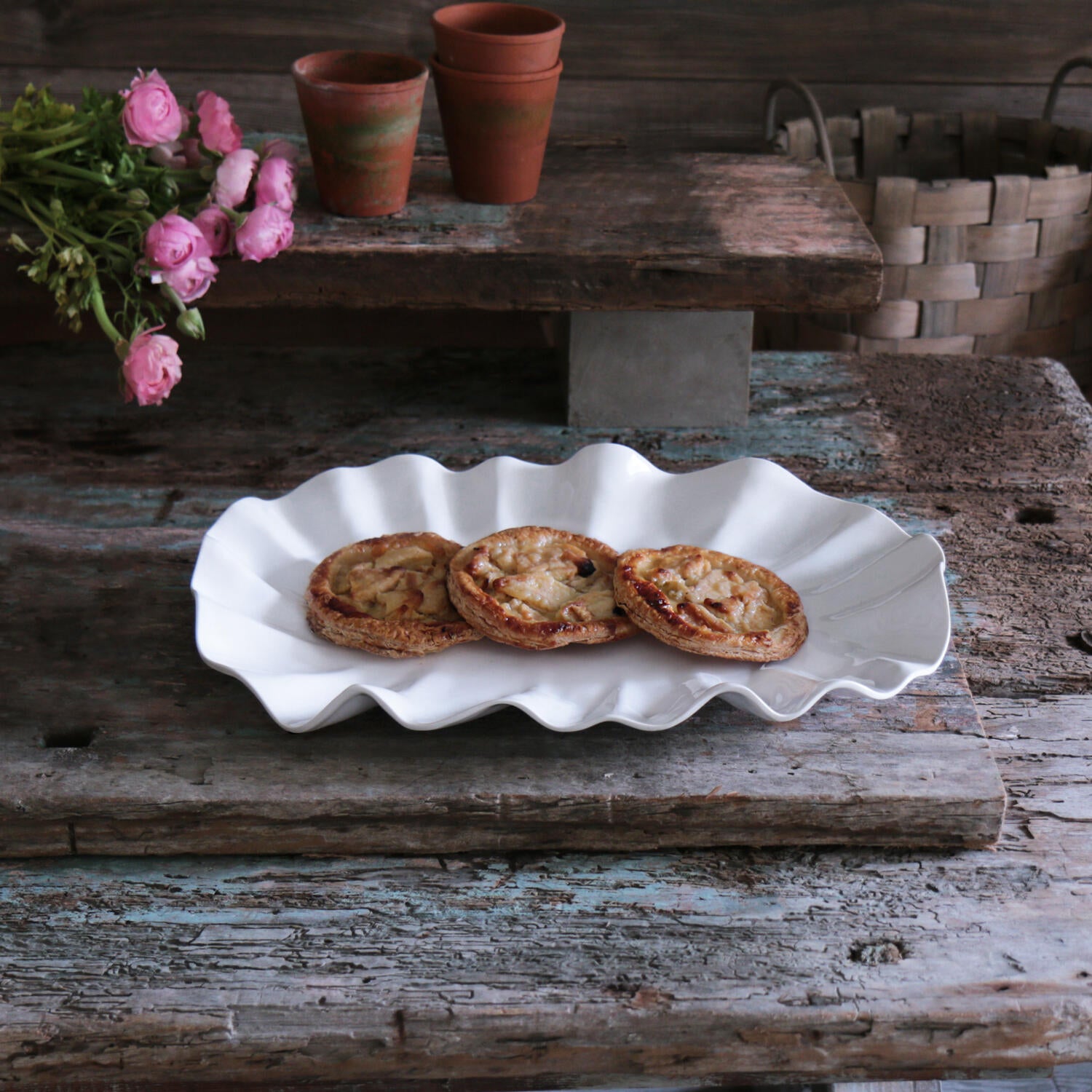 beatriz-ball-vida-bloom-large-oval-platter-white