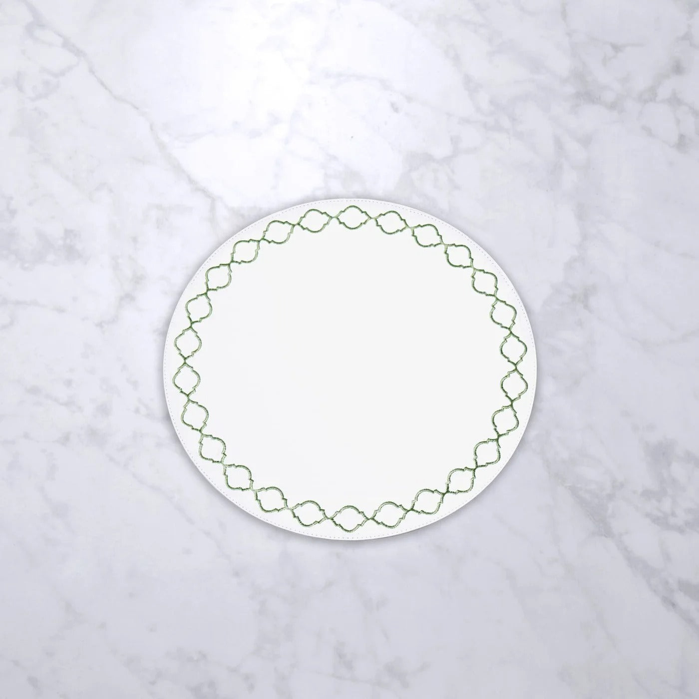 beatriz-ball-vida-round-embroidered-quatrefoil-15-5-round-placemats-set-of-4-green