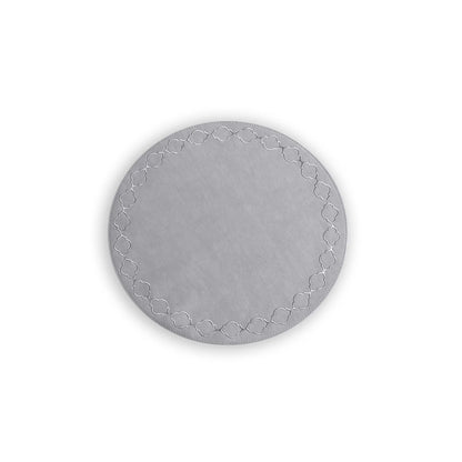 VIDA Round Embroidered Quatrefoil 15.5&quot; Round Placemats Set of 4 (Gray)