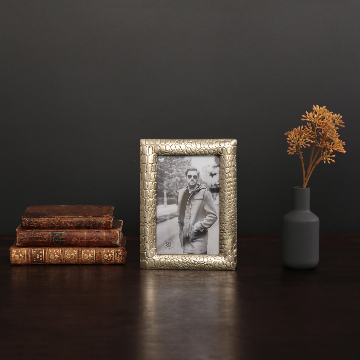 beatriz-ball-giftables-sierra-modern-croc-4-x-6-frame-gold