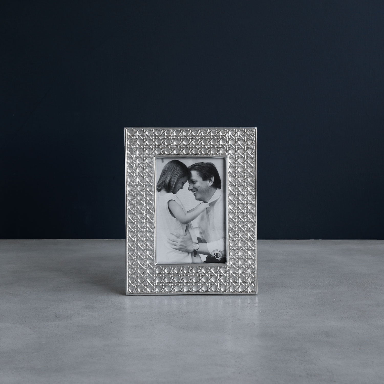 beatriz-ball-frame-rattan-4-x-6