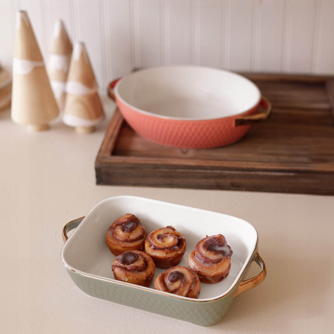 CERAMIC Small Oval Baker with Gold Handles (Salmon)