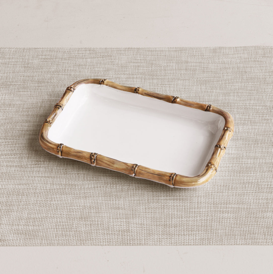 beatriz-ball-vida-bamboo-guest-towel-holder-white-and-natural