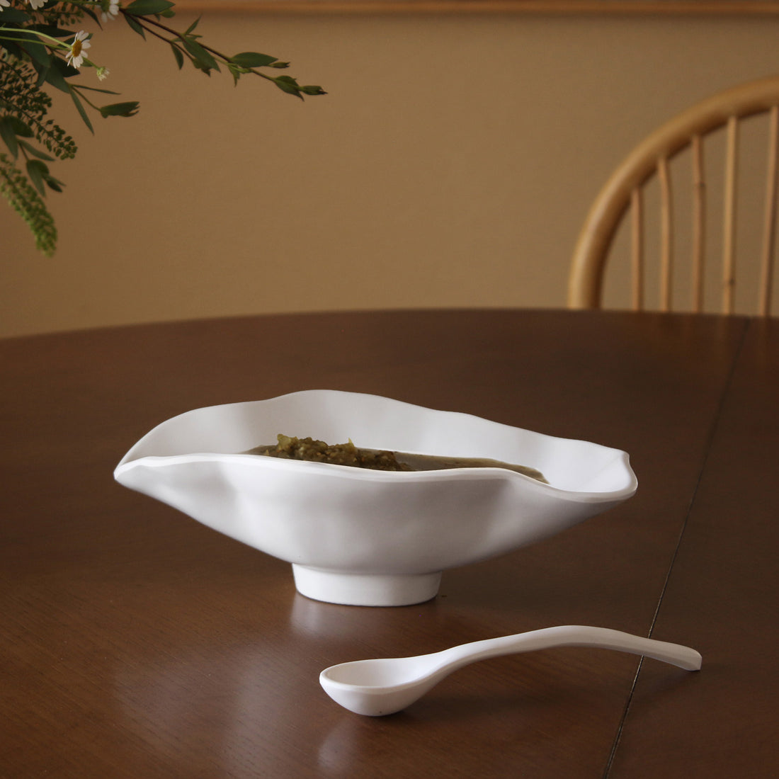 beatriz-ball-vida-nube-small-oval-bowl-with-spoon-white