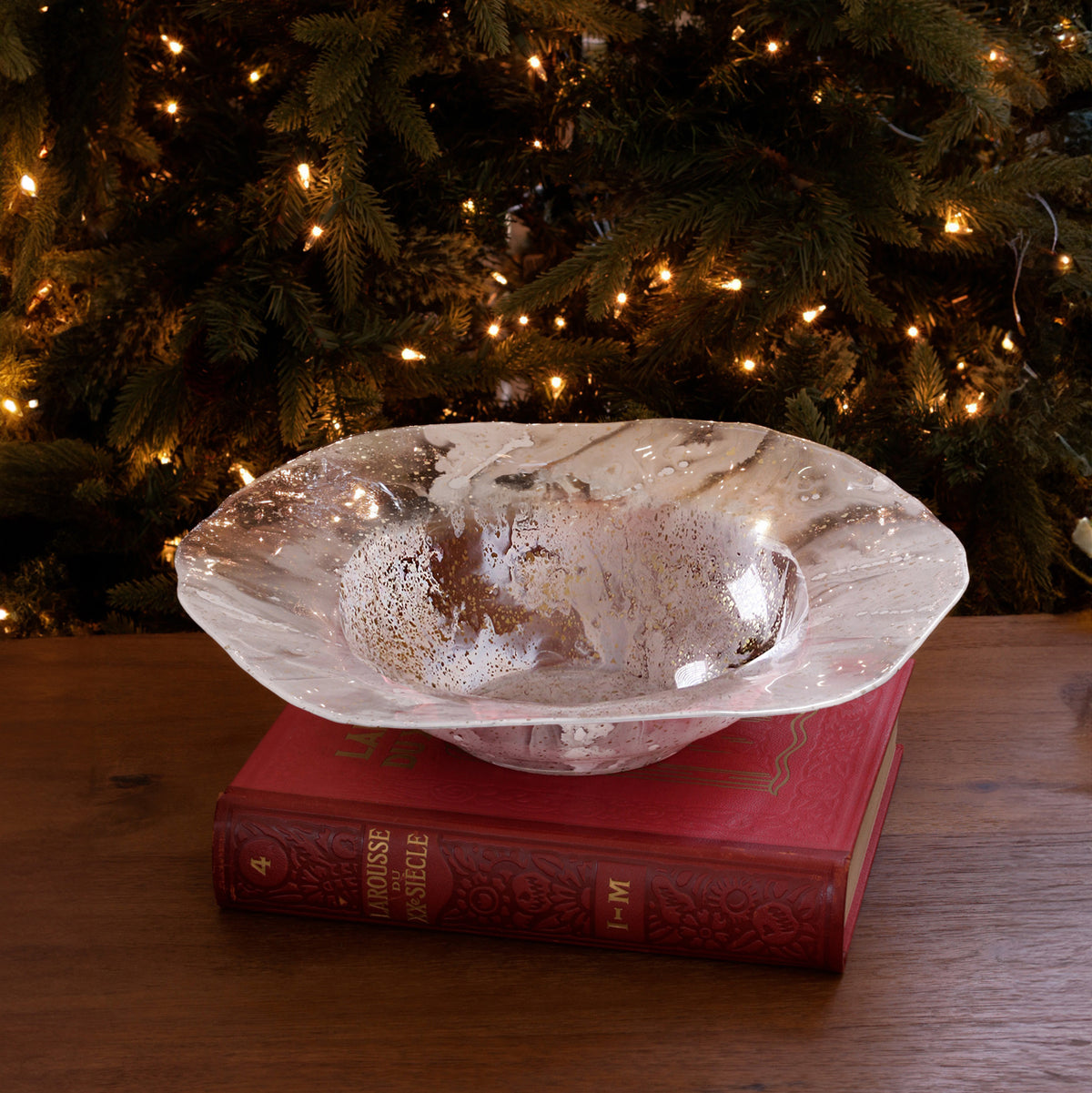 glass-decorative-bowl-white-and-gold