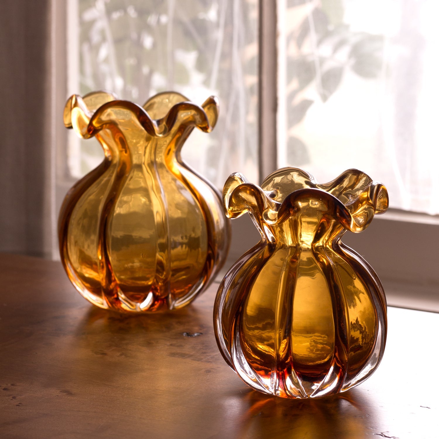 beatriz-ball-glass-vento-medium-round-bud-vase-amber
