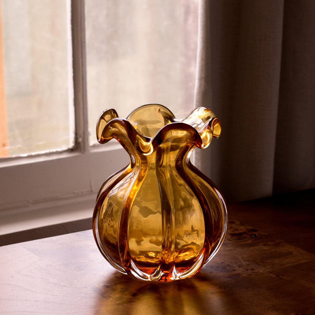 beatriz-ball-glass-vento-medium-round-bud-vase-amber