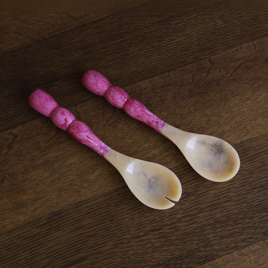 beatriz-ball-resin-rio-bubble-salad-servers-pink