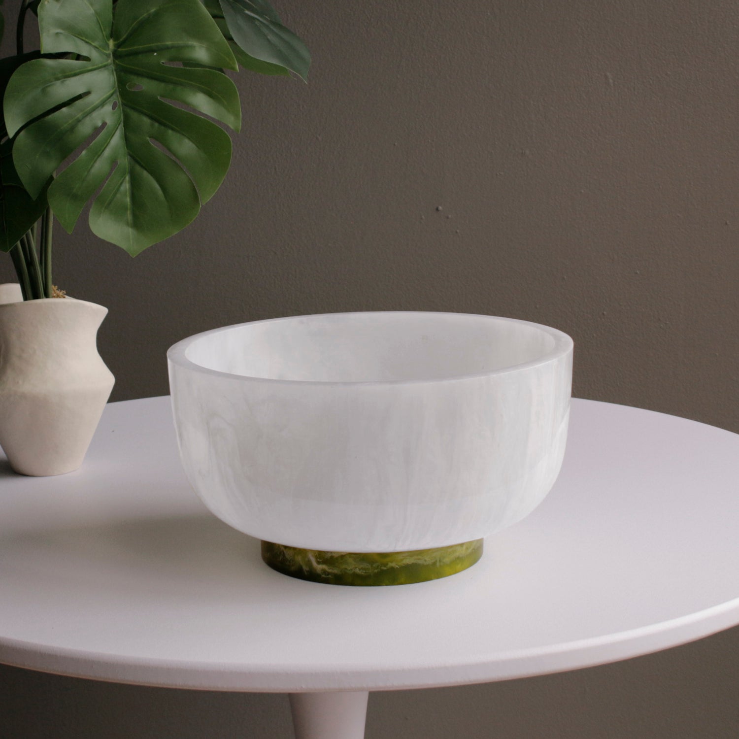 RESIN Rio Large Bowl with Base (White and Green)