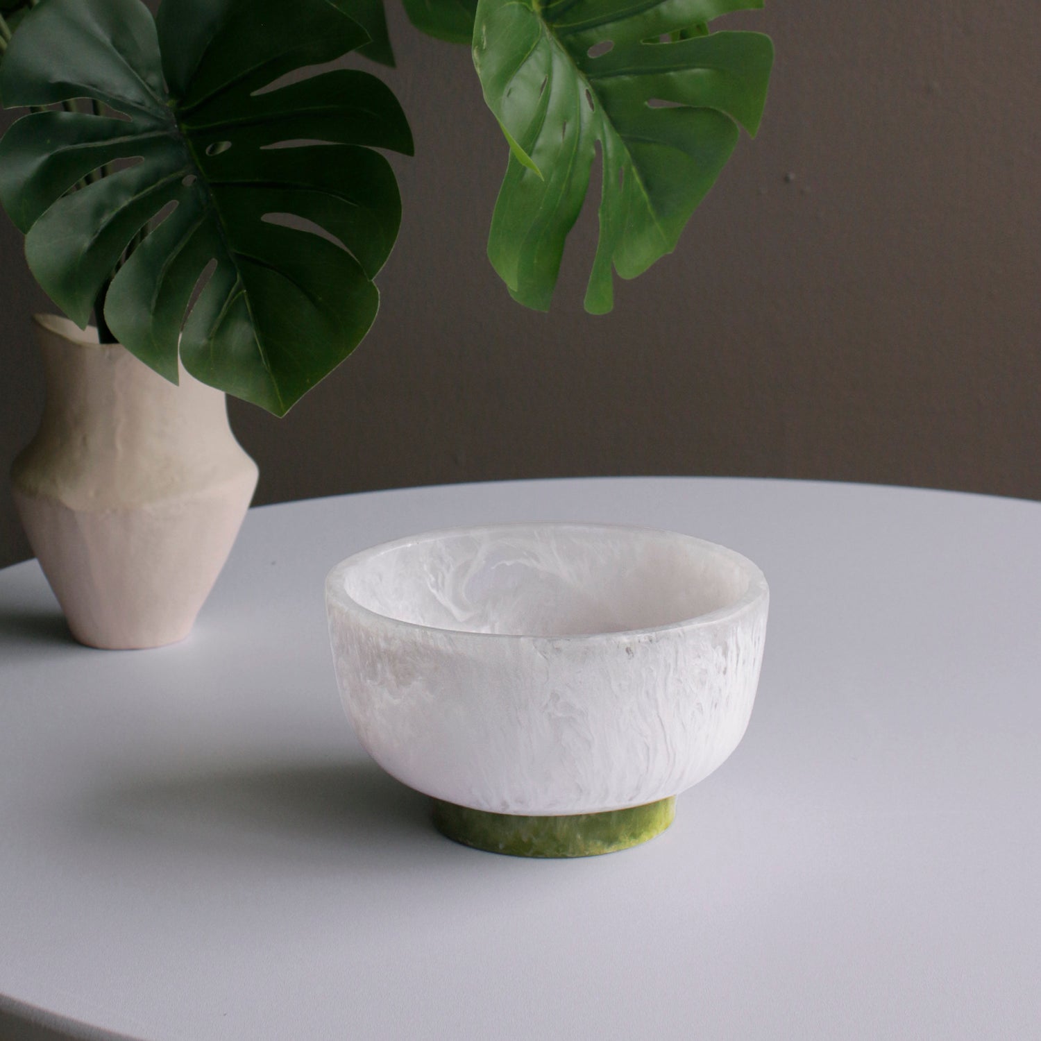 beatriz-ball-resin-rio-small-bowl-with-base-white-and-green