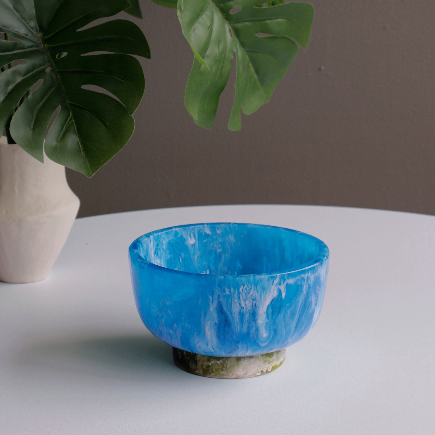 beatriz-ball-resin-rio-small-bowl-with-base-blue-and-green